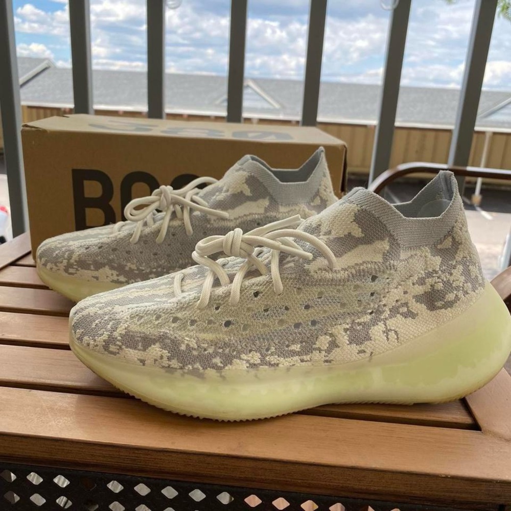 Men’s Size 10 380 Alien Yeezy Adidas by Kanye West - Picture 1 of 7